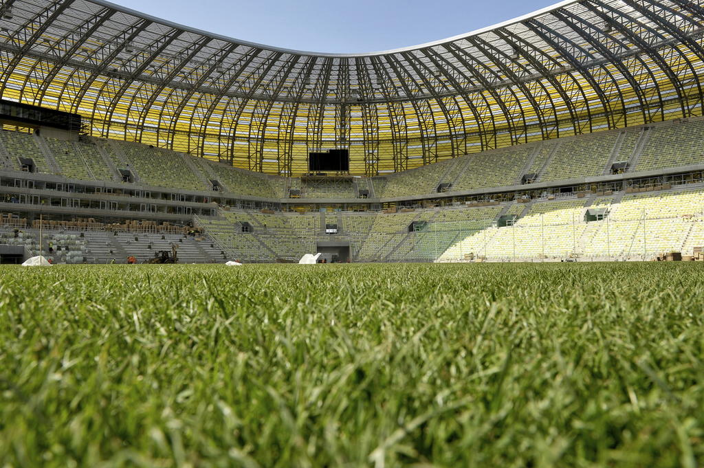 UEFA definirá asistencia del público a los estadios en julio
