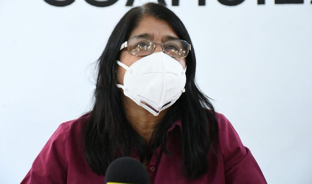 Tunden en redes a presidenta de la Comisión de Salud por 'portar mal' el cubrebocas