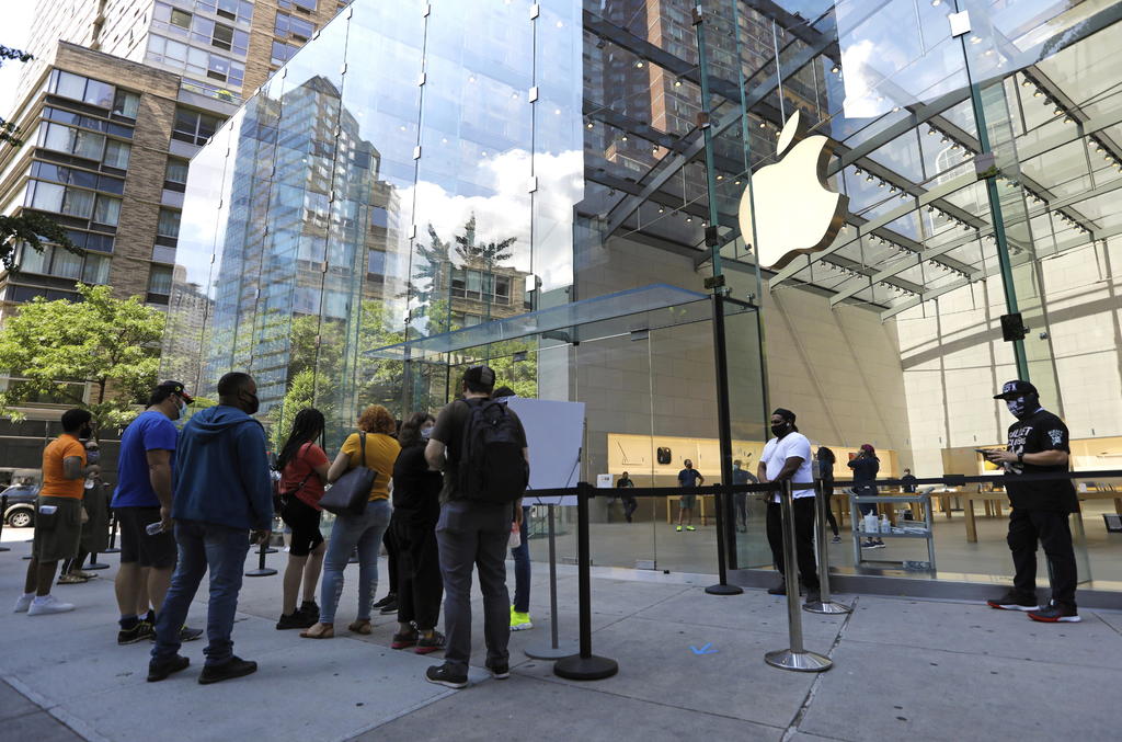 Cierra Apple tiendas en EUA en medio de crisis de COVID-19