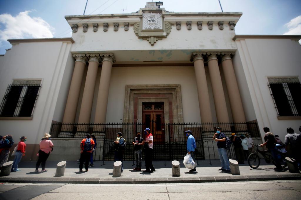 Reportan 150 contagios en la Casa Presidencial de Guatemala
