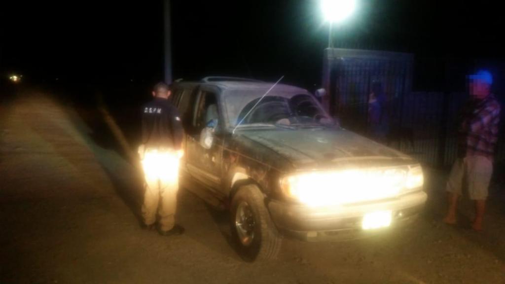 Conductor de camioneta sufre volcadura en Madero