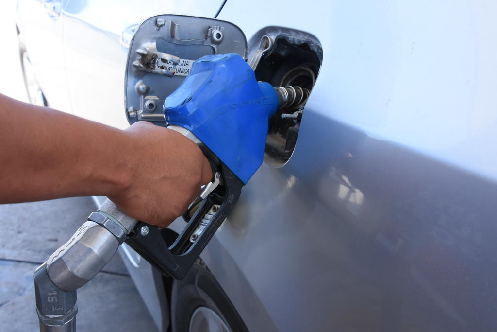 Abaratan gasolina en Monclova a causa de la crisis