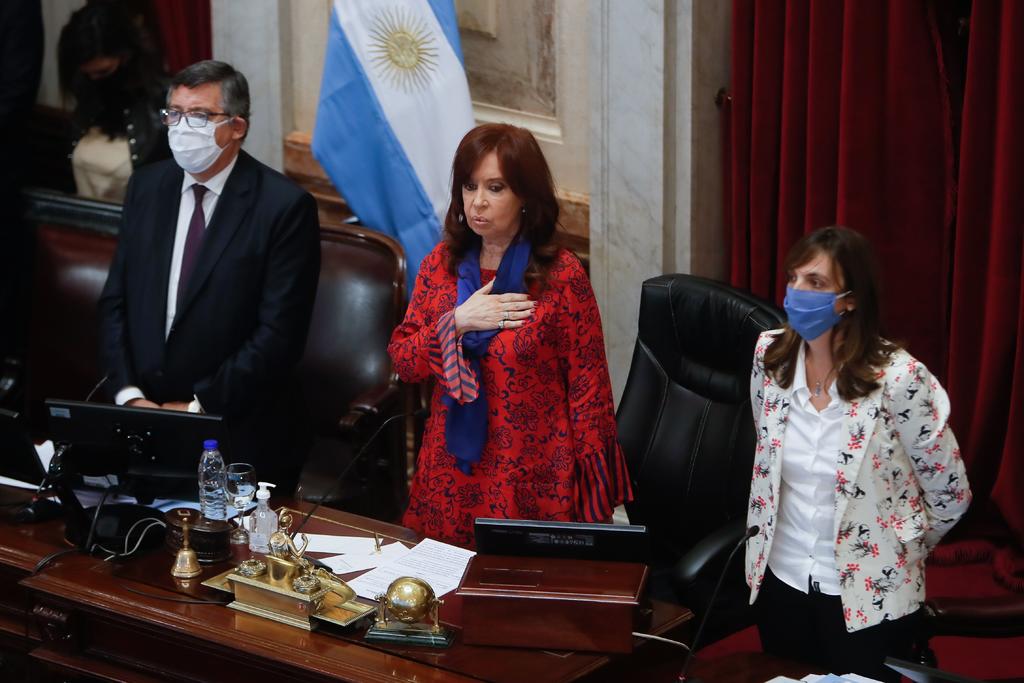 Revoca juez procesamiento de Cristina Fernández en investigación de sobornos