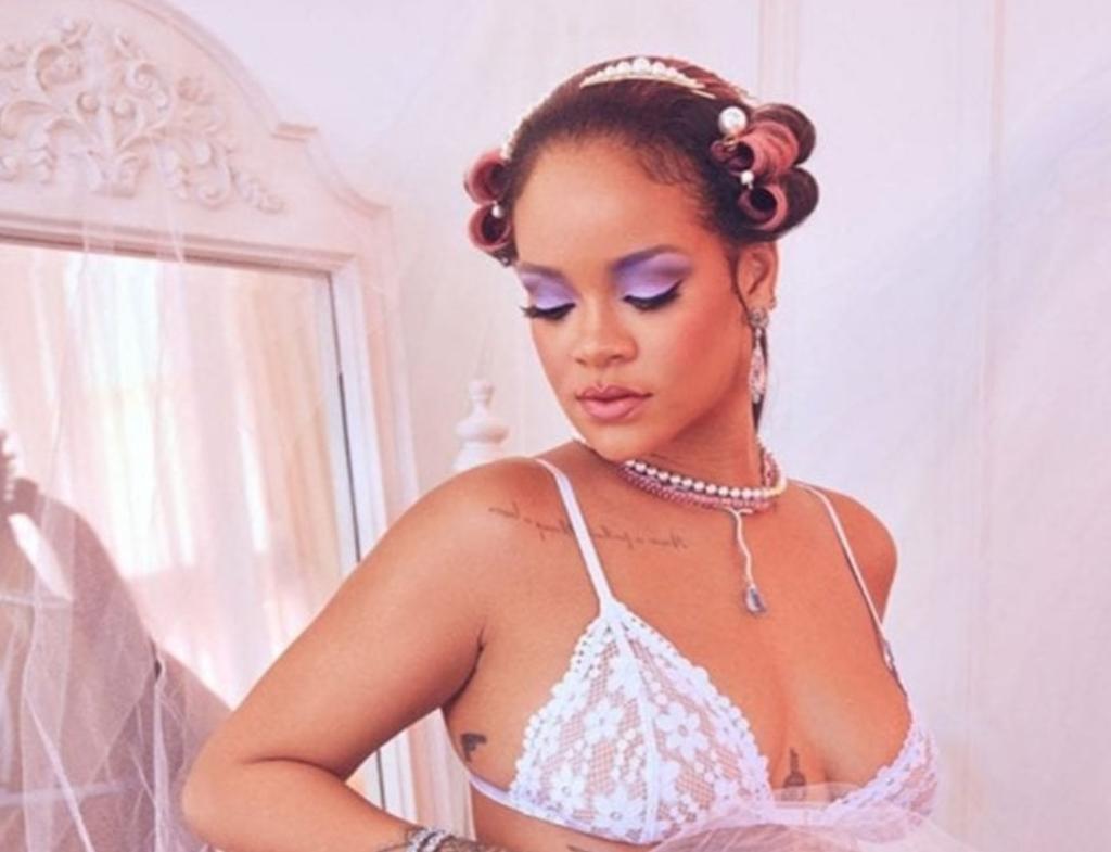 Rihanna se vuelve tendencia por sensuales fotografías para su marca de lencería