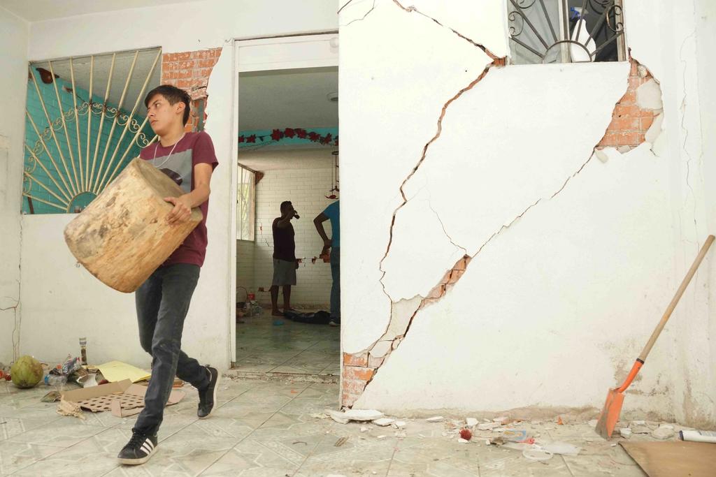 Ajustan a la baja magnitud de sismo en Oaxaca que dejó 10 muertos