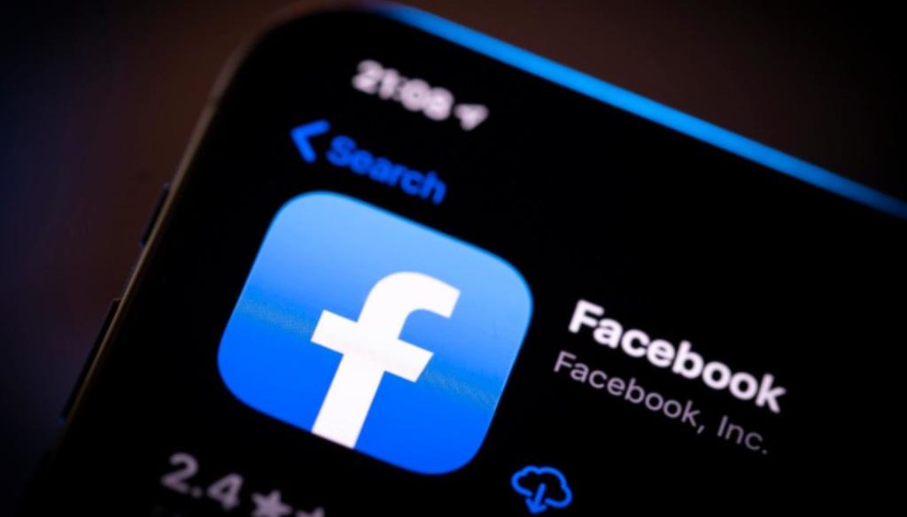 Facebook se prepara para implementar el modo oscuro en su aplicación móvil