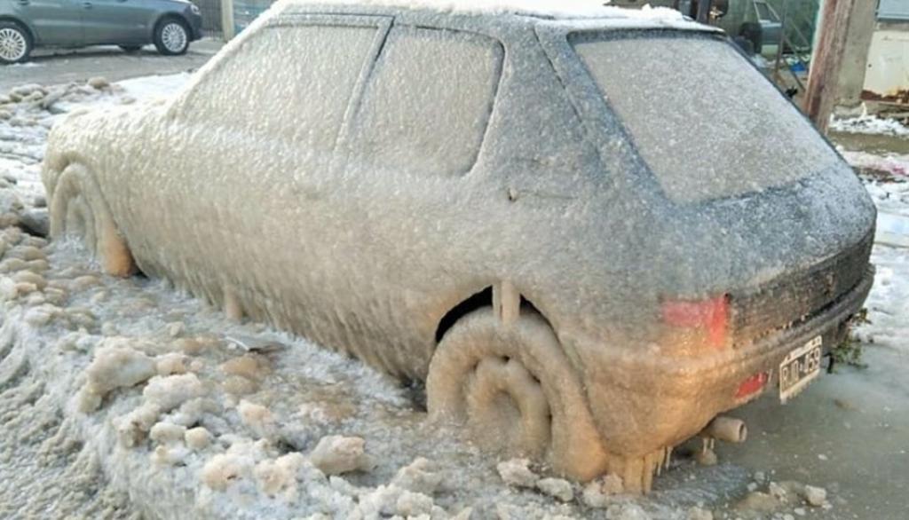 Automóviles se congelan en la Tierra del Fuego por el invierno