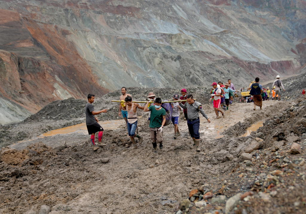 Mueren más de 100 en accidente de mina en Birmania