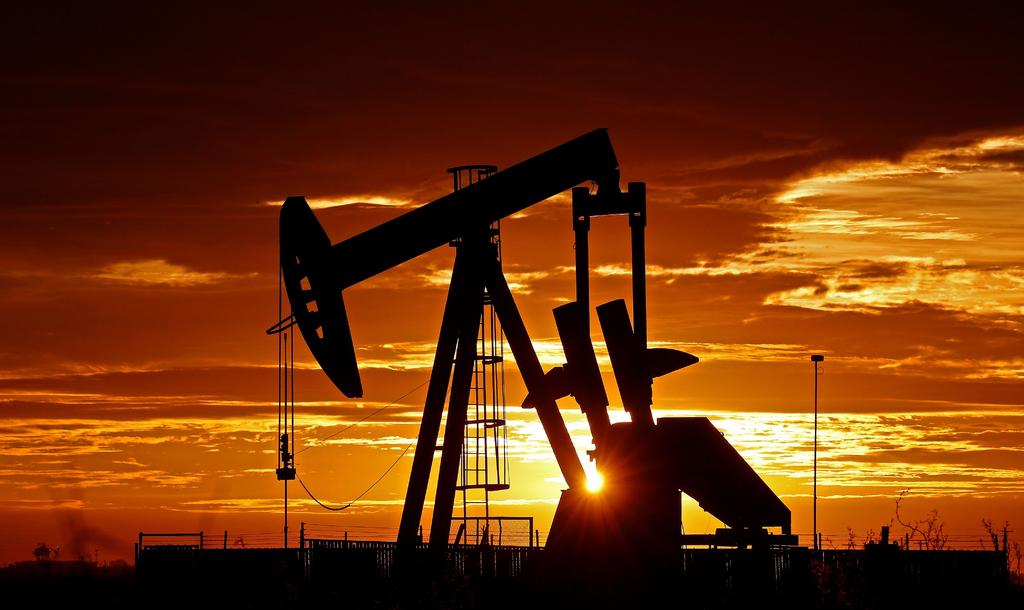 Petroleo Texas sube 2% ante datos de empleos y caída de inventarios