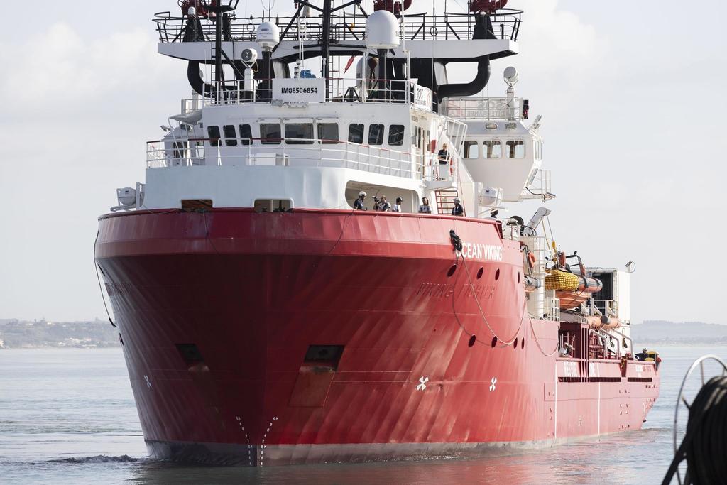 Migrantes intentan suicidarse en el barco Ocean Viking en el Mediterráneo