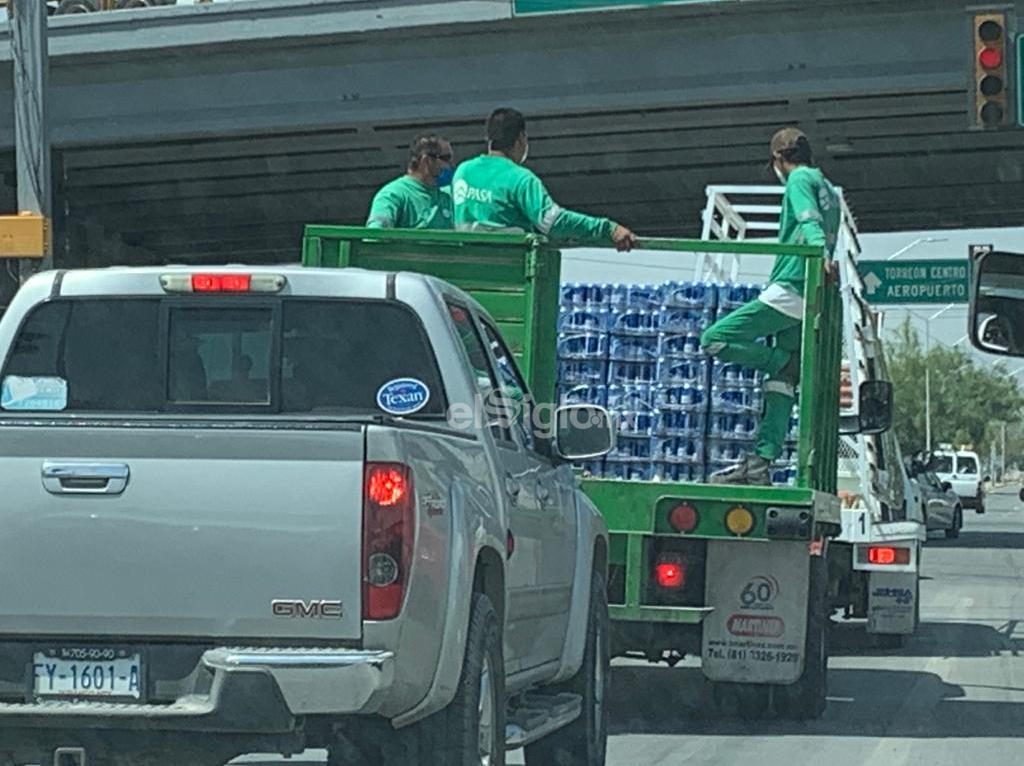 Captan a empleados de PASA en Torreón trasladando cerveza en vehículo oficial