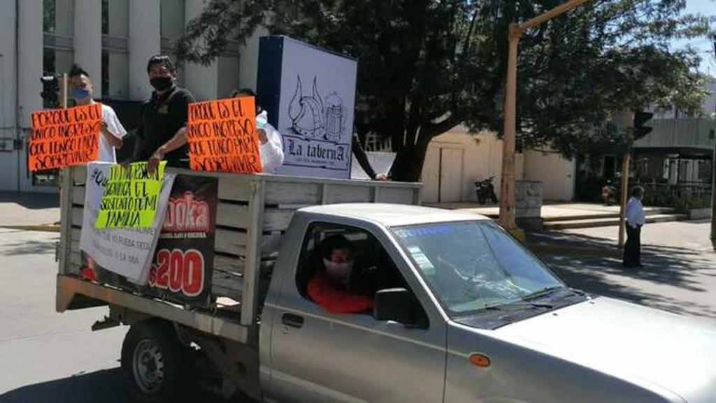 Dueños de bares de Oaxaca exigen reapertura con caravana vehícular
