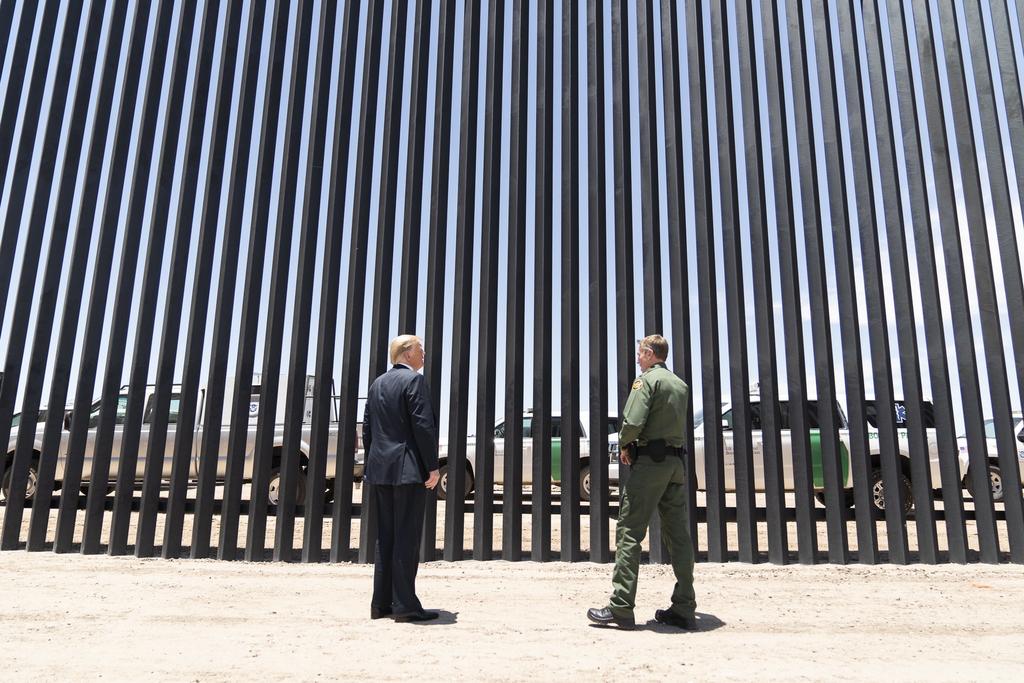 Previo a su viaje a EUA, López Obrador evita hablar del muro fronterizo