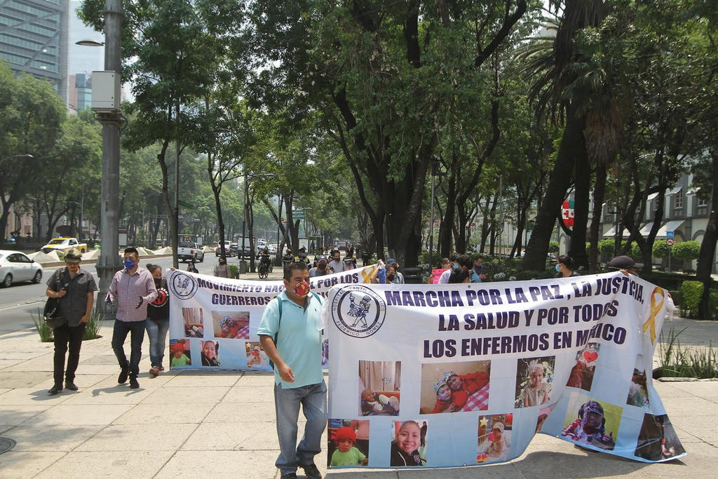 Padres de niños con cáncer en México siguen a la espera de fármacos
