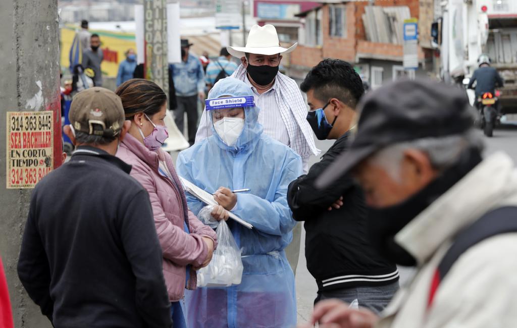 Pandemia de COVID-19 sigue acelerándose pese a reducción de letalidad: OMS