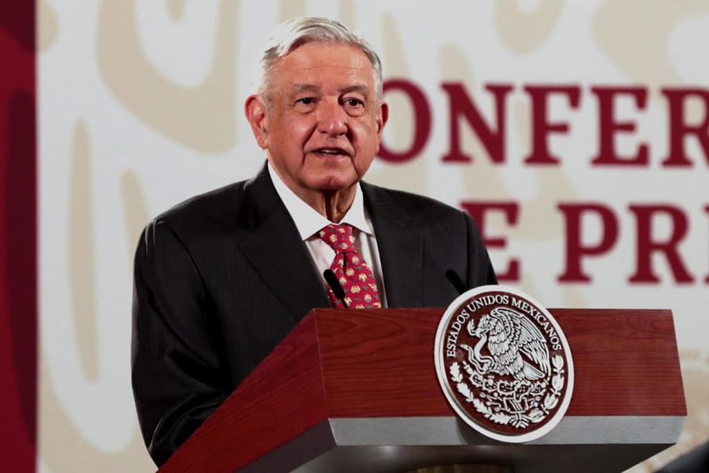López Obrador aborda avión para su reunión con Donald Trump en EUA