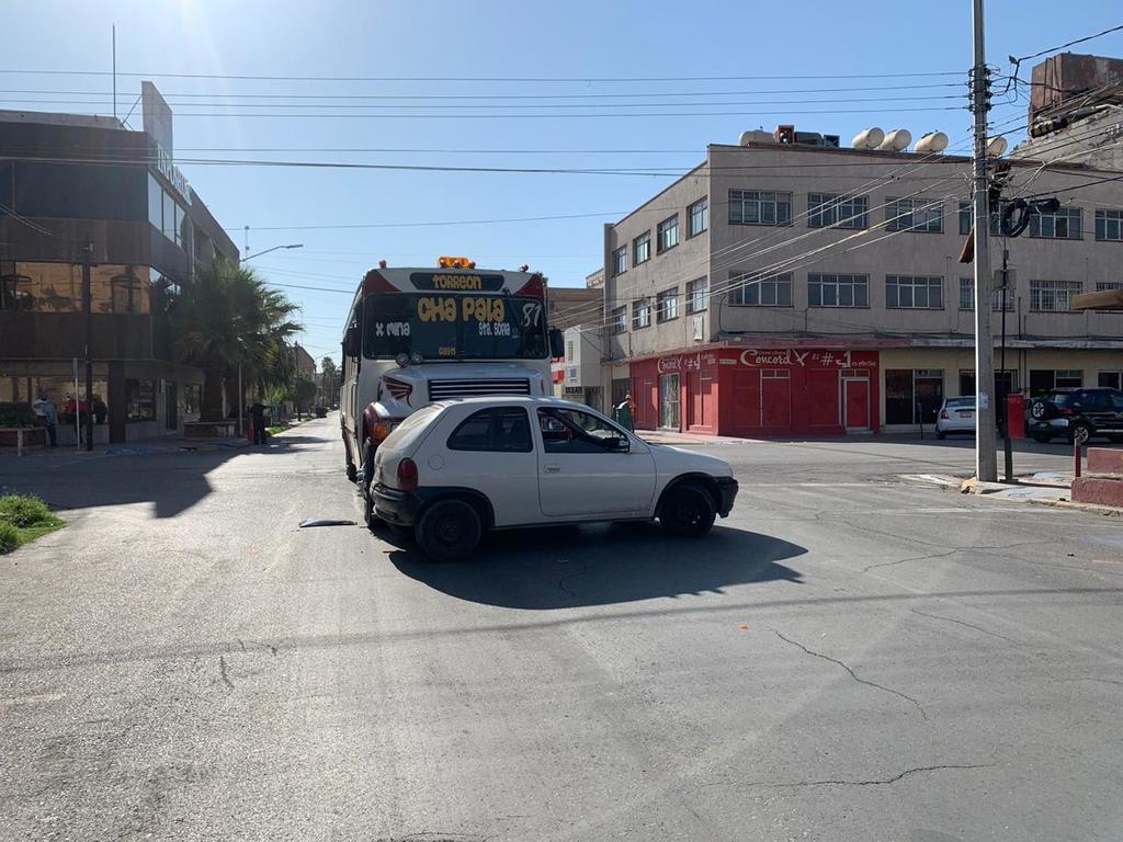 Dos lesionados deja accidente de autobús en Torreón