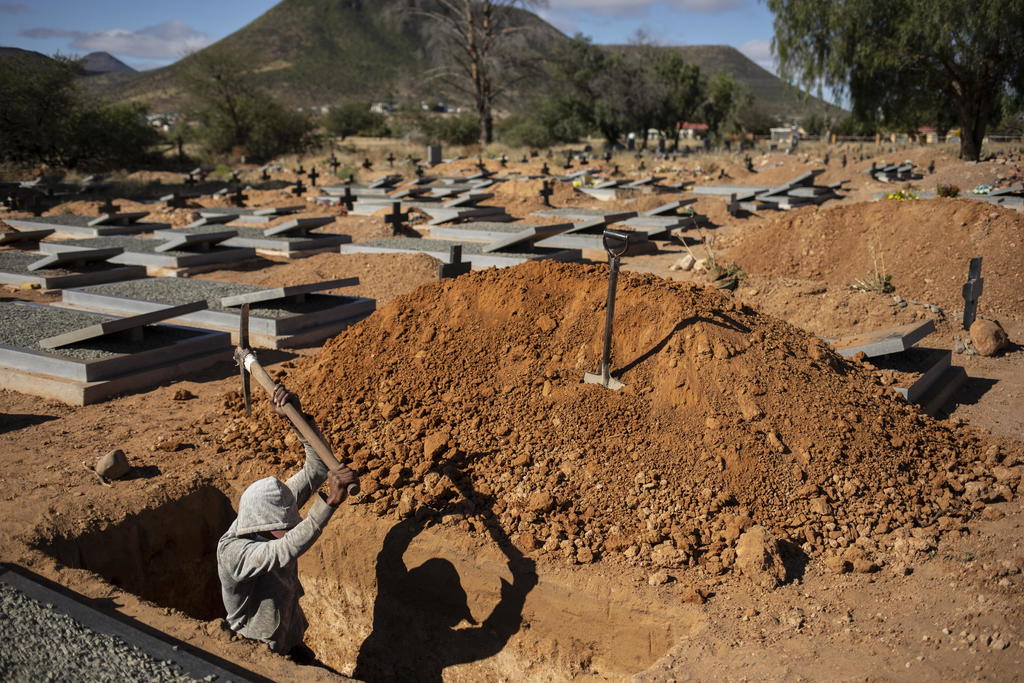 Prepara Sudáfrica más de 1.5 millones de tumbas por la pandemia de COVID-19