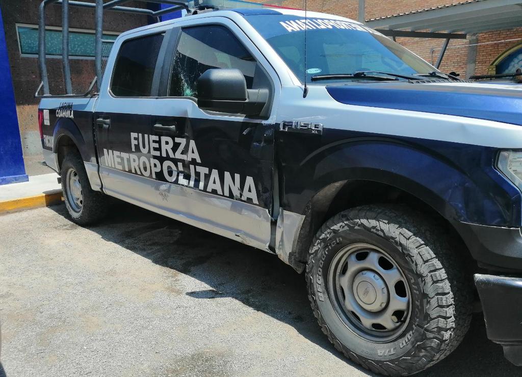 En Torreón, conductor de camioneta choca contra patrulla de la Policía Metropolitana