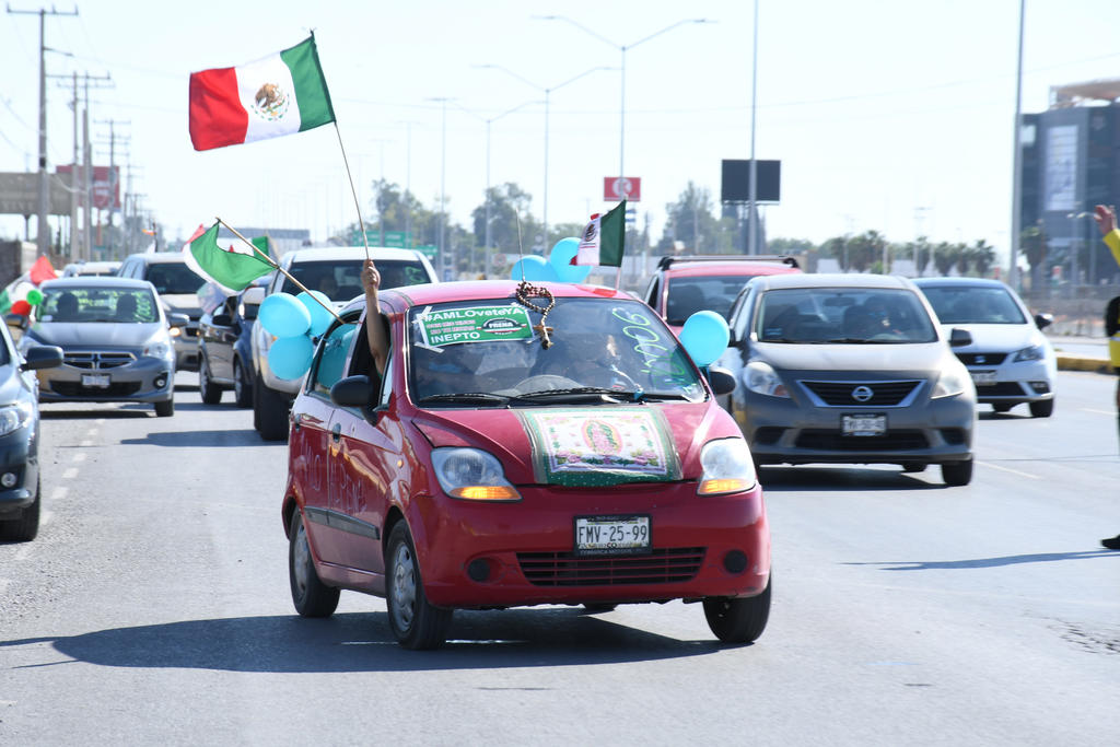 Con caravana en La Laguna, piden que AMLO renuncie antes del 30 de noviembre