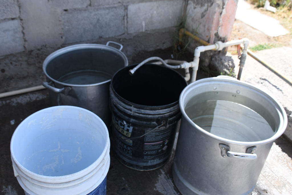 Siguen quejas en Torreón por falta de agua, ahora en la colonia San Luciano