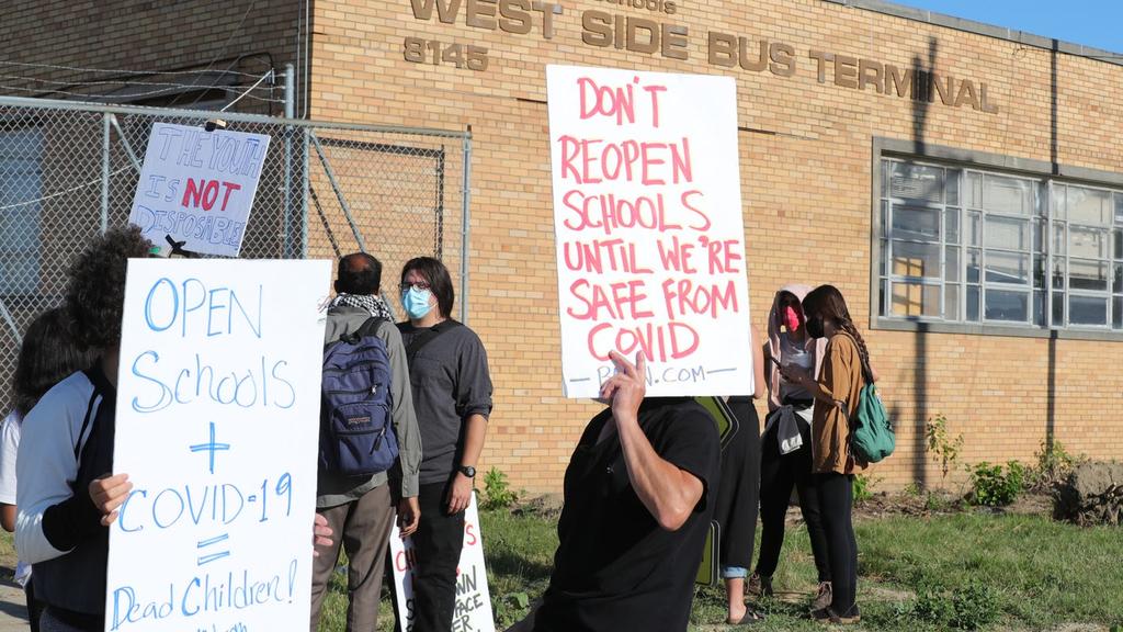 Arrestan a manifestantes contra apertura escolar en EUA