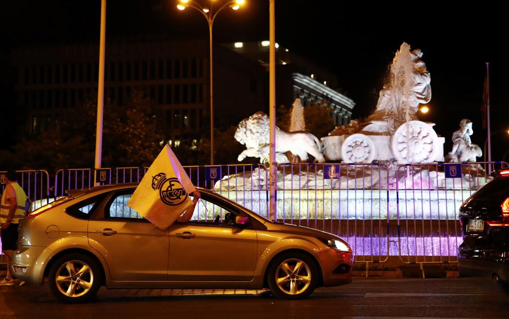 Aficionados del Real Madrid evitan Las Cibeles para festejar campeonato