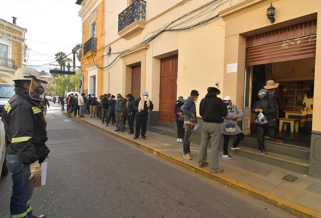 Se arriesgan bolivianos a ingerir desinfectante para combatir al COVID-19