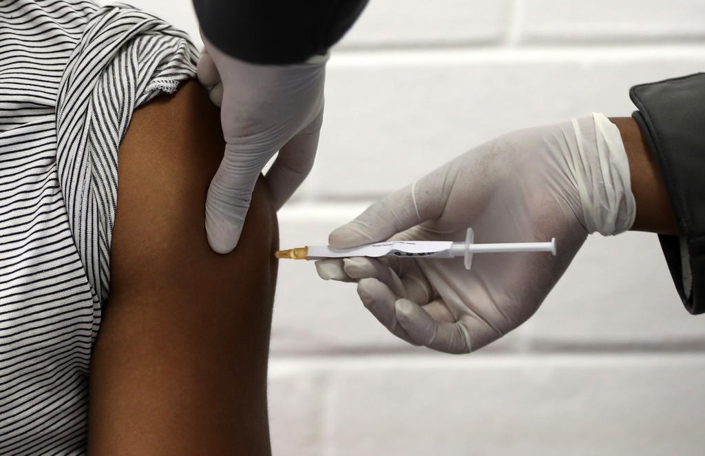 Ante vacuna prometedora, OMS recuerda queda trabajo por delante