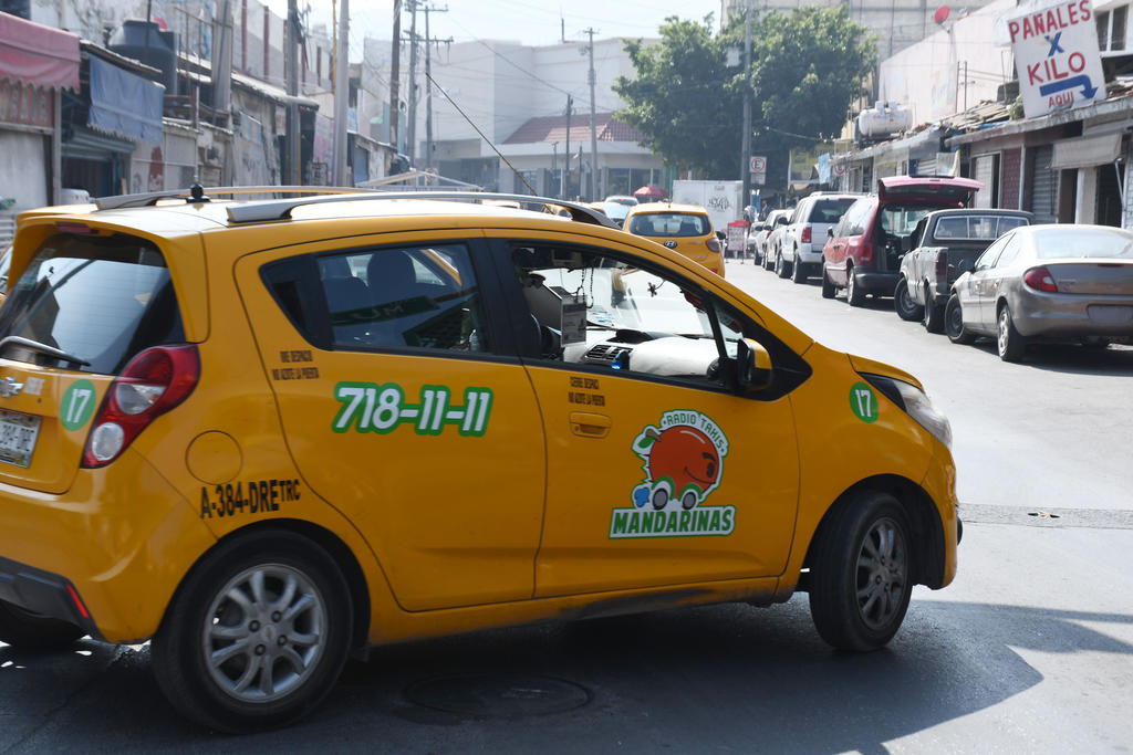 Taxistas en Torreón piden apoyo de usuarios para evitar contagios de COVID-19