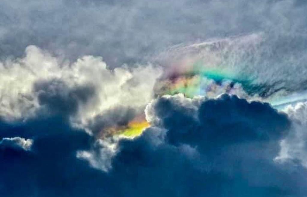 VIRAL: Captan nubes 'arcoíris' en el cielo de Oaxaca