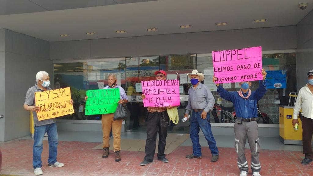 Protestan cuentahabientes contra Afore Coppel en Monclova