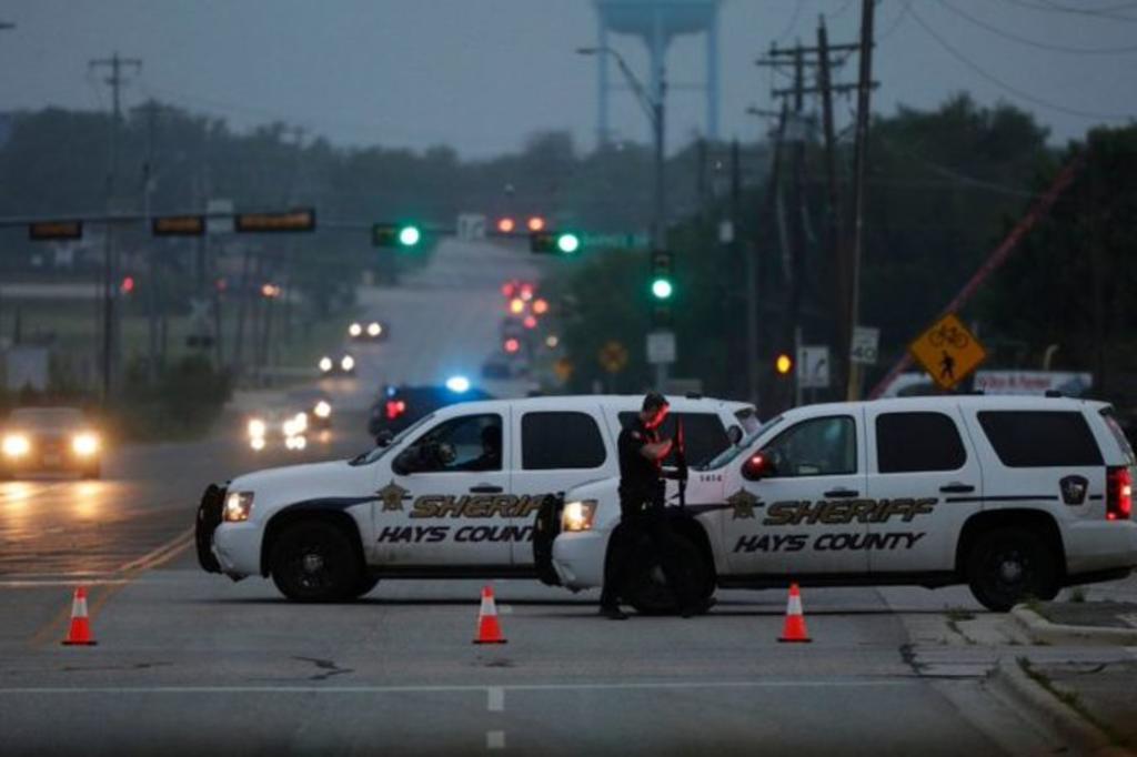 Comisionado municipal de Texas muere en tiroteo con policía