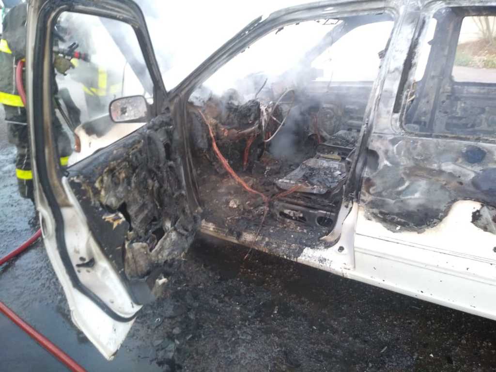 Se quema camioneta en el periférico de Torreón