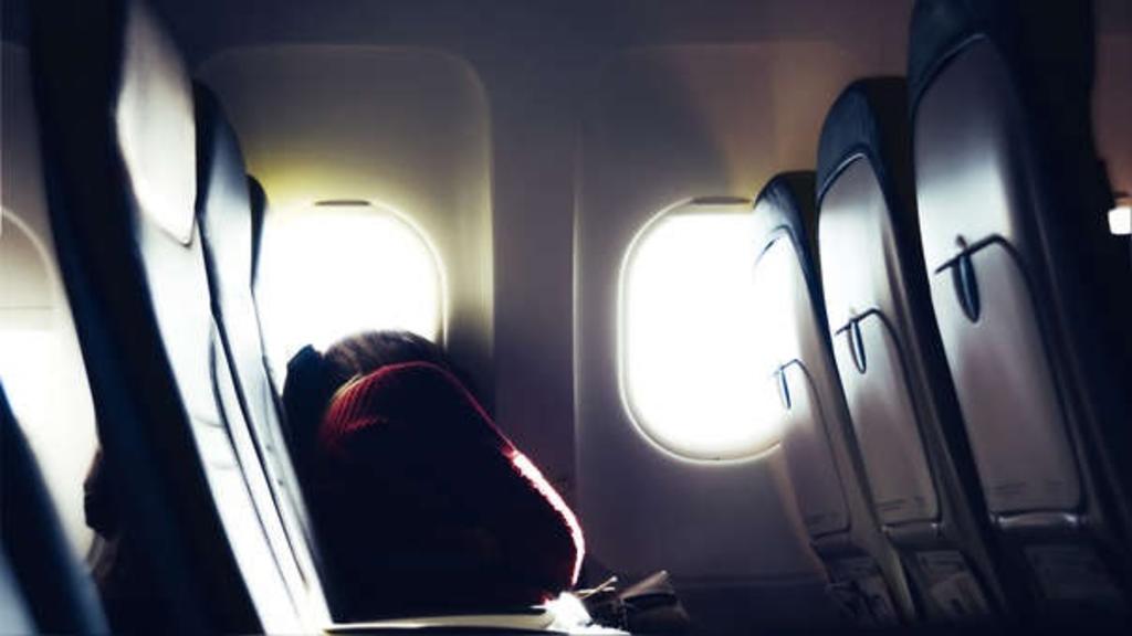 Mujer viajaba con los huesos de su difunto esposo en un avión