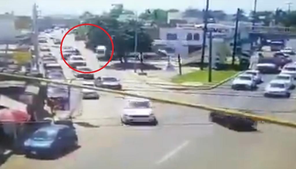 Marino fallece tras impactar una Grúa contra una camioneta en Mazatlán