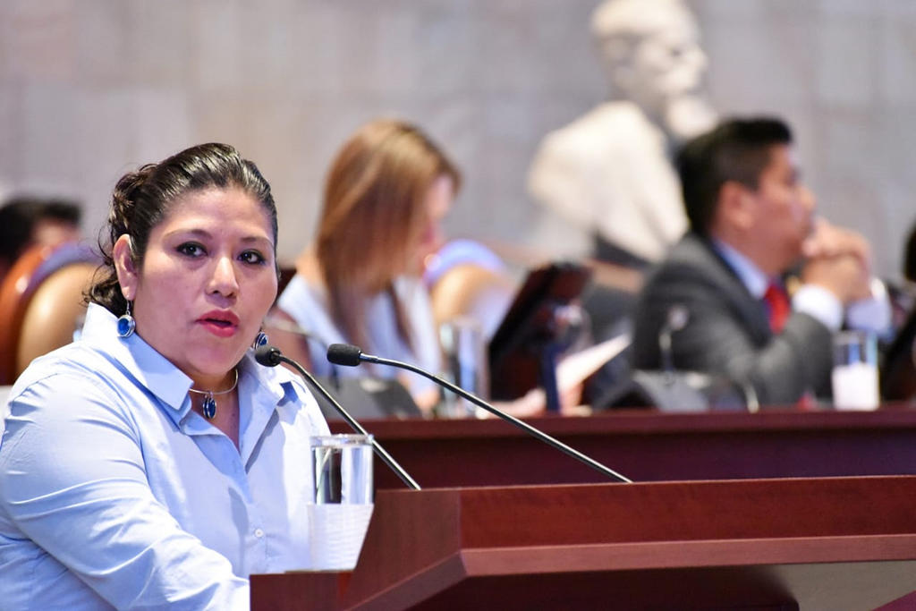 Defiende legisladora dictamen para prohibir venta de refrescos a menores en Oaxaca