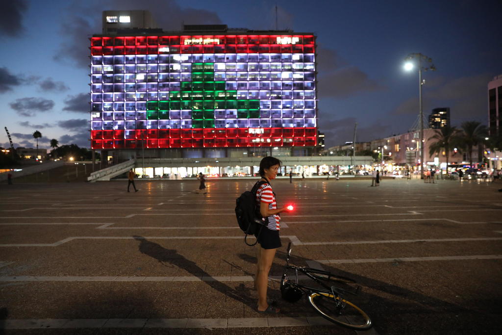 El Ayuntamiento de Tel Aviv se ilumina en solidaridad con bandera de Líbano