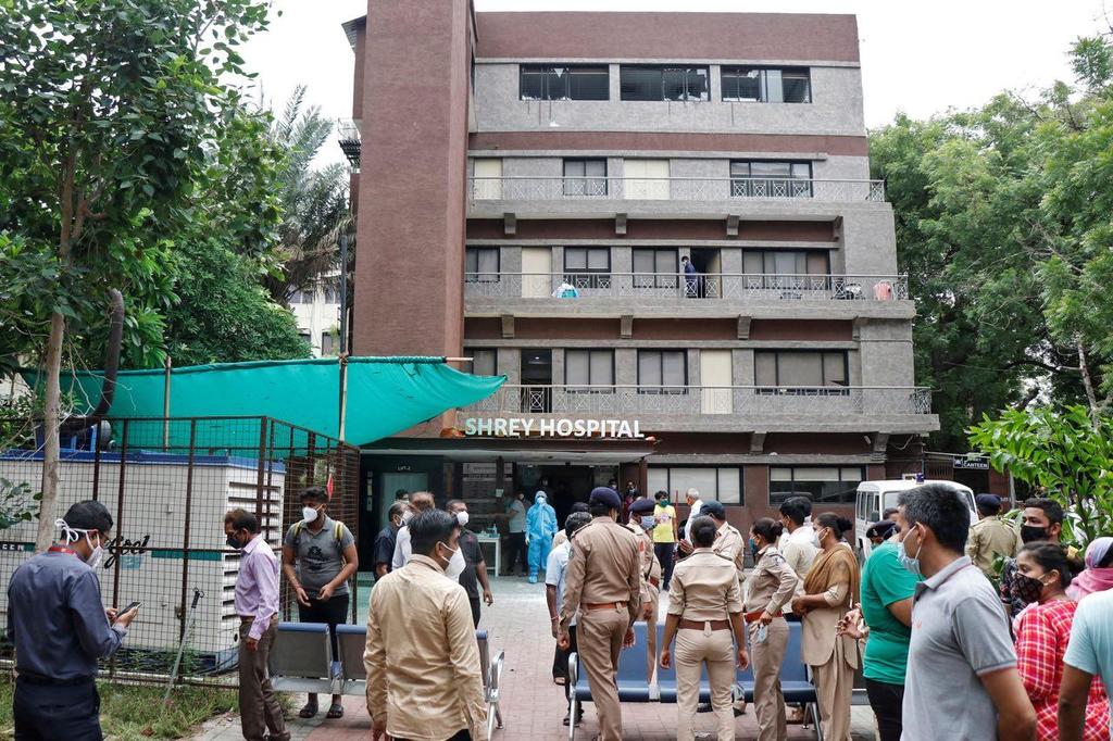 Mueren 8 pacientes con COVID-19 al incendiarse un hospital en la India