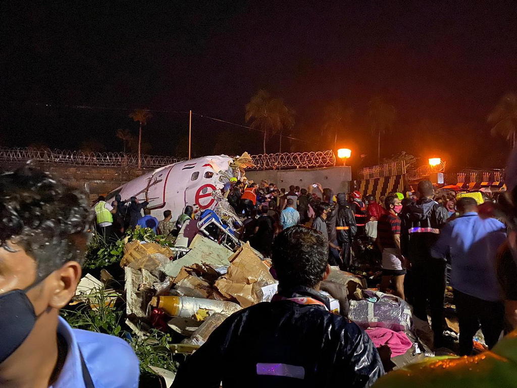 Suman 16 muertos por accidente de avión en India
