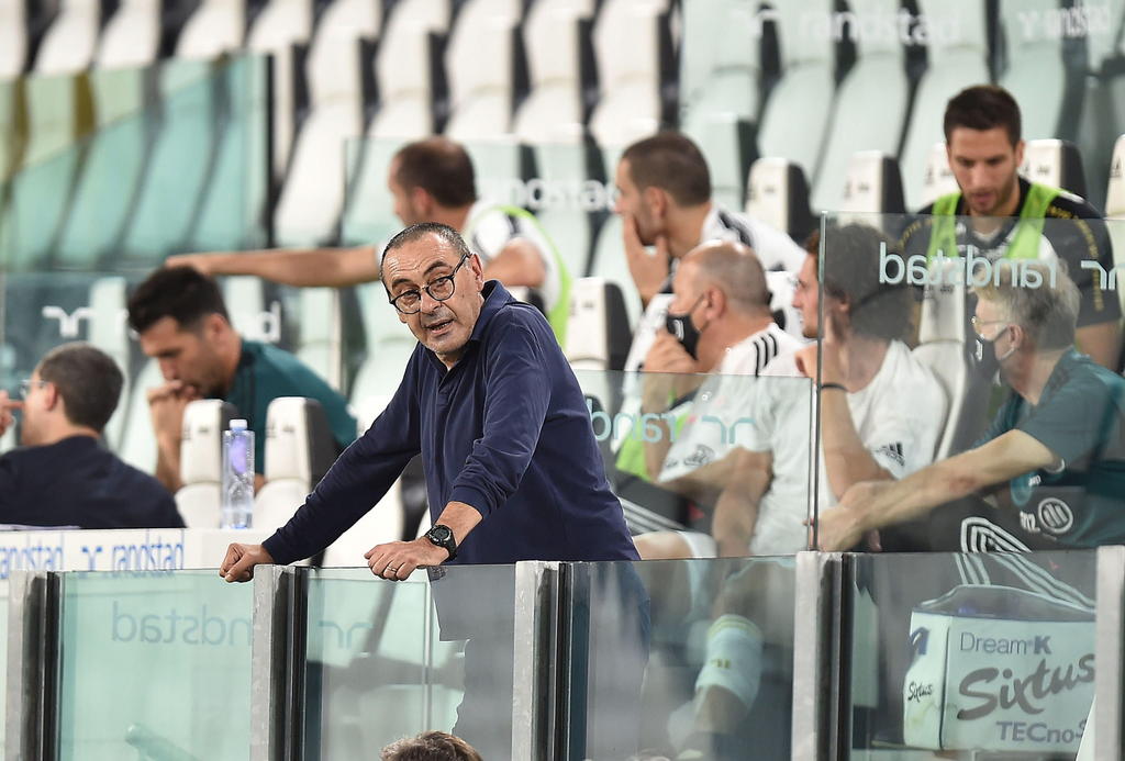 Juventus destituye al técnico Maurizio Sarri tras eliminación en la Liga de Campeones