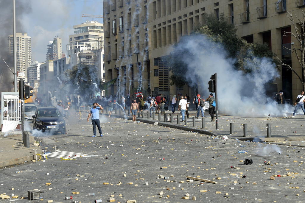 Enfrentamientos en protestas de Beirut dejan más de cien heridos