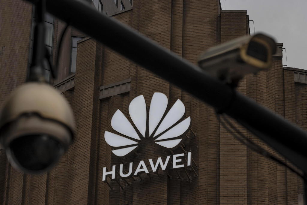 Por sanciones de EUA, Huawei se queda sin chips