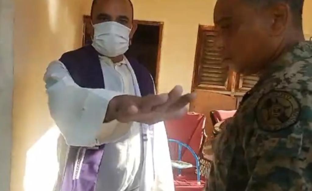 Policía se disfraza de sacerdote para rescatar a mujer y niño secuestrados