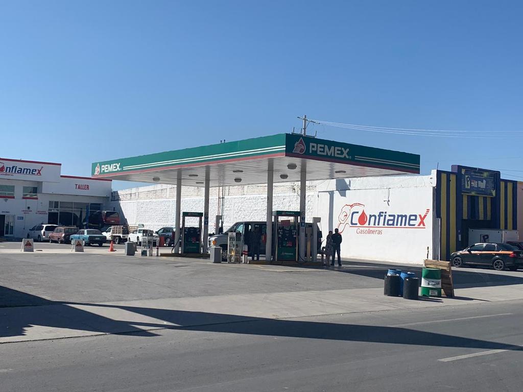 Hombre armado asalta a despachador de gasolina en Torreón