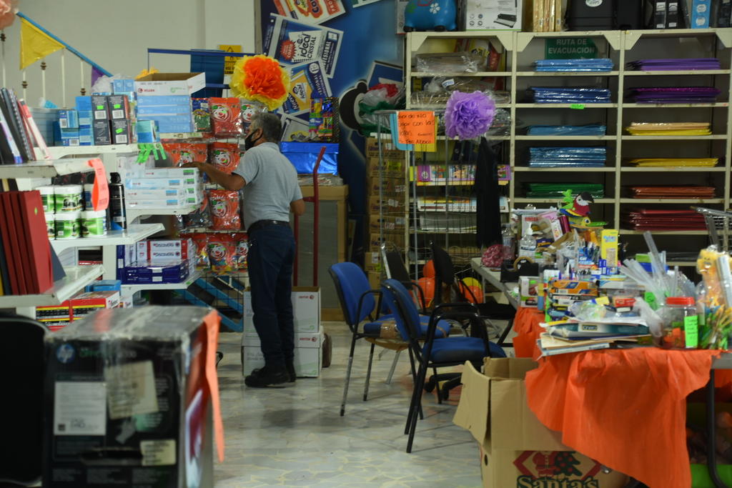 Caen 60% las ventas en papelerías de Monclova