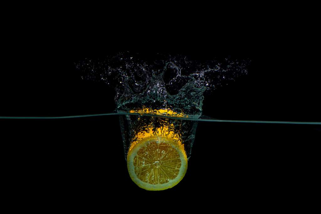 Agua caliente con limón para depurar