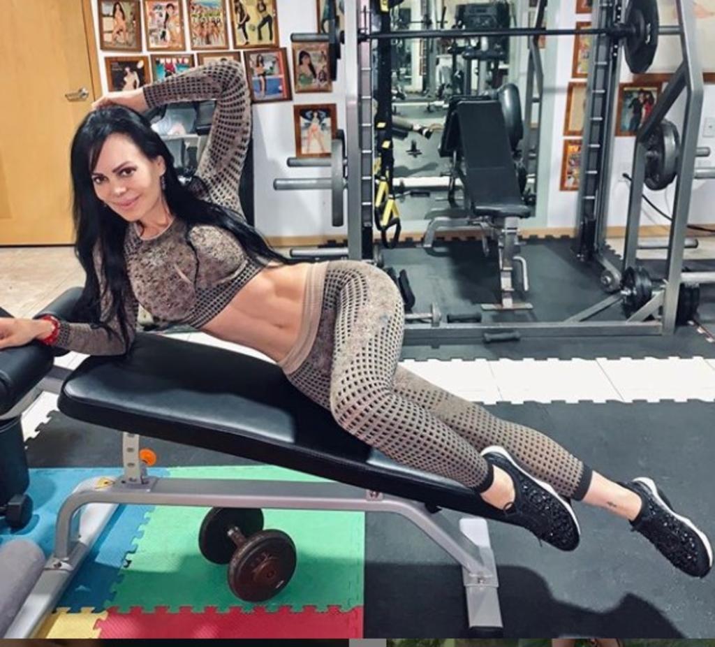 Maribel Guardia presume atlética figura desde su gym en casa