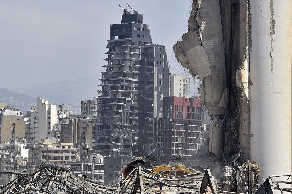 Se elevan a 180 los muertos por explosión en el puerto de Beirut