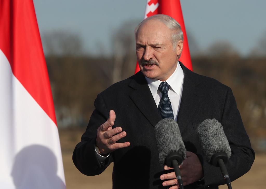 Acusa Lukashenko a la oposición de intentar tomar el poder; moviliza tropas